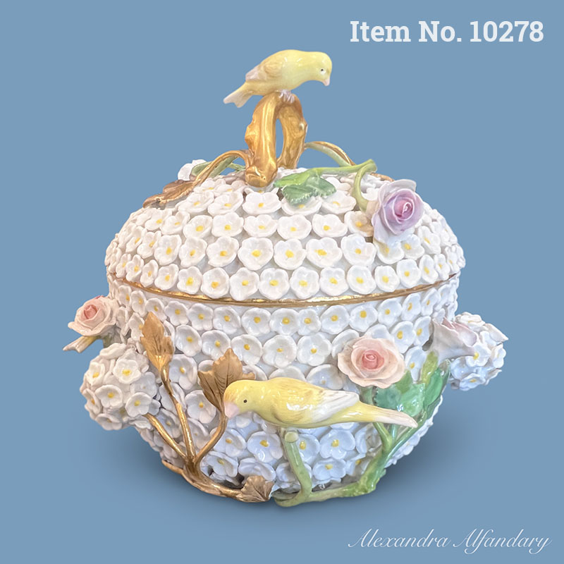 Item No. 10278: A Meissen Porcelain Bowl And Lid With Snowball Decoration, ca. 1870-1880