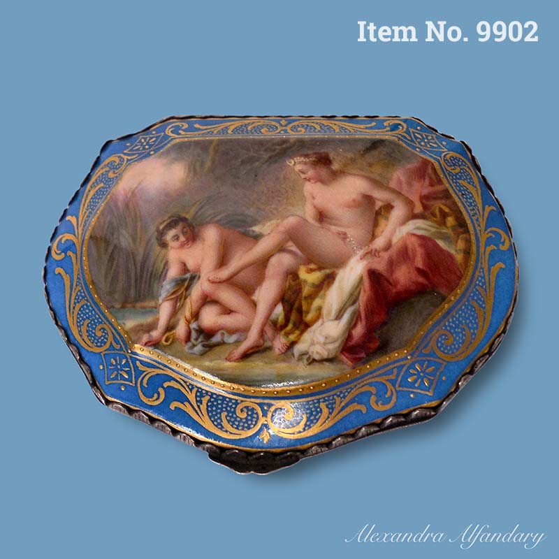 Item No. 9902: A Highly Decorative and Collectible Meissen Porcelain Box, ca. 1880-1900
